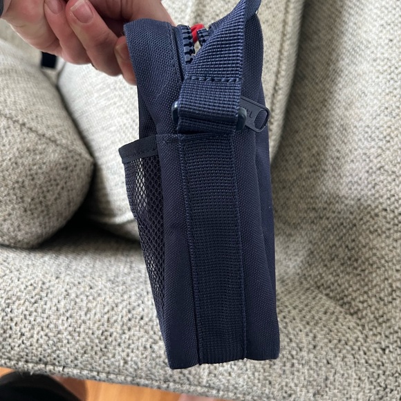 Hershel purse navy - excellent condition - Picture 2 of 8